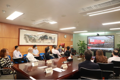 瓜子tv
组织全体党员干部观看深圳经济特区建立40周年庆祝大会