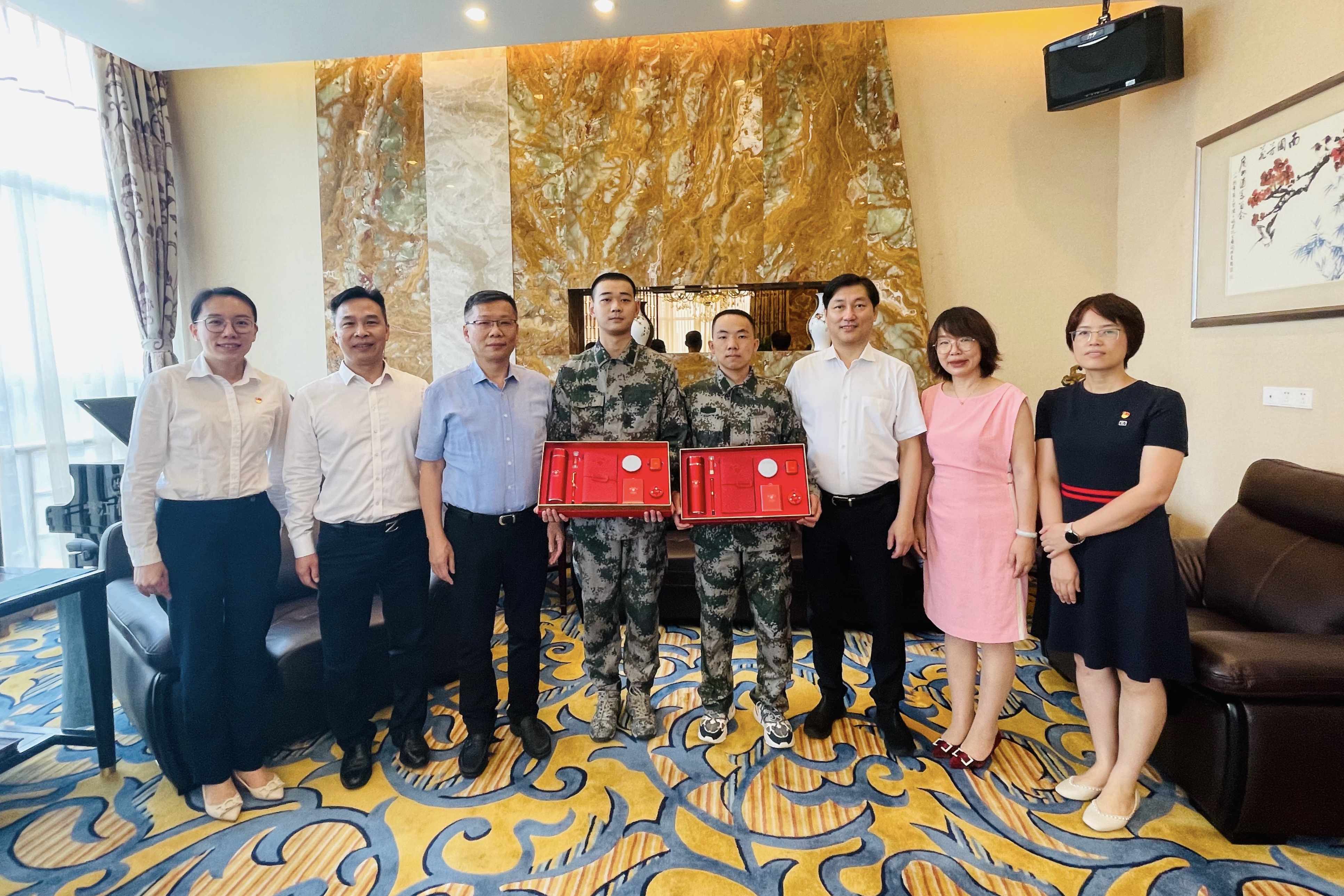 新兵请入列 | 瓜子tv
召开2022年新兵欢送会