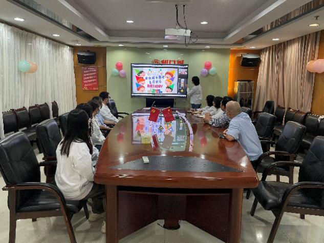 一样的生日 不一样的祝福——利口福公司工会为抗疫志愿者举办别样“疫”线生日会